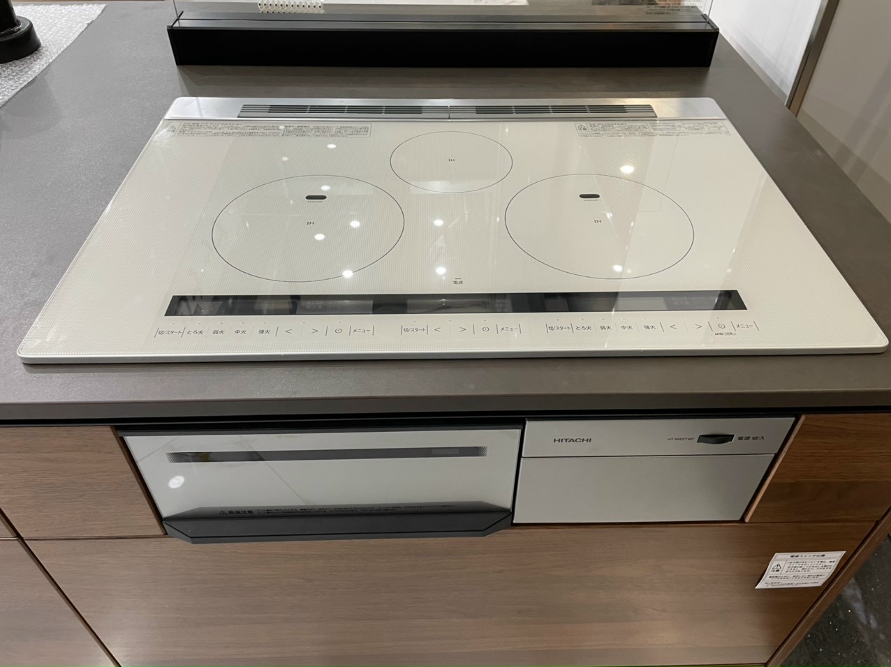 bep-tu-nhat-hitachi-1